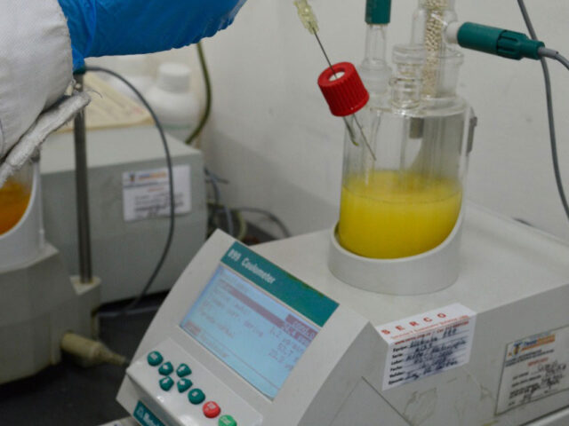 Análisis de aceite dieléctrico en transformadores