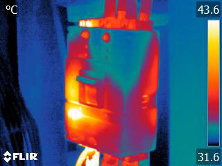 Termograma de breaker, disyuntor, interruptor - Termografía Infrarroja a Sistemas Eléctricos