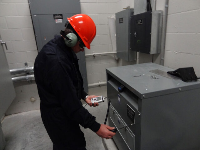 Mantenimiento Predictivo con Ultrasonido Acústico a Sistemas Eléctricos